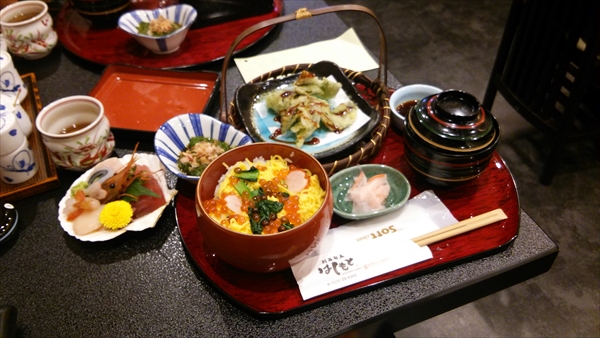 創菜旬魚はしもと　キラキラ春つげ丼